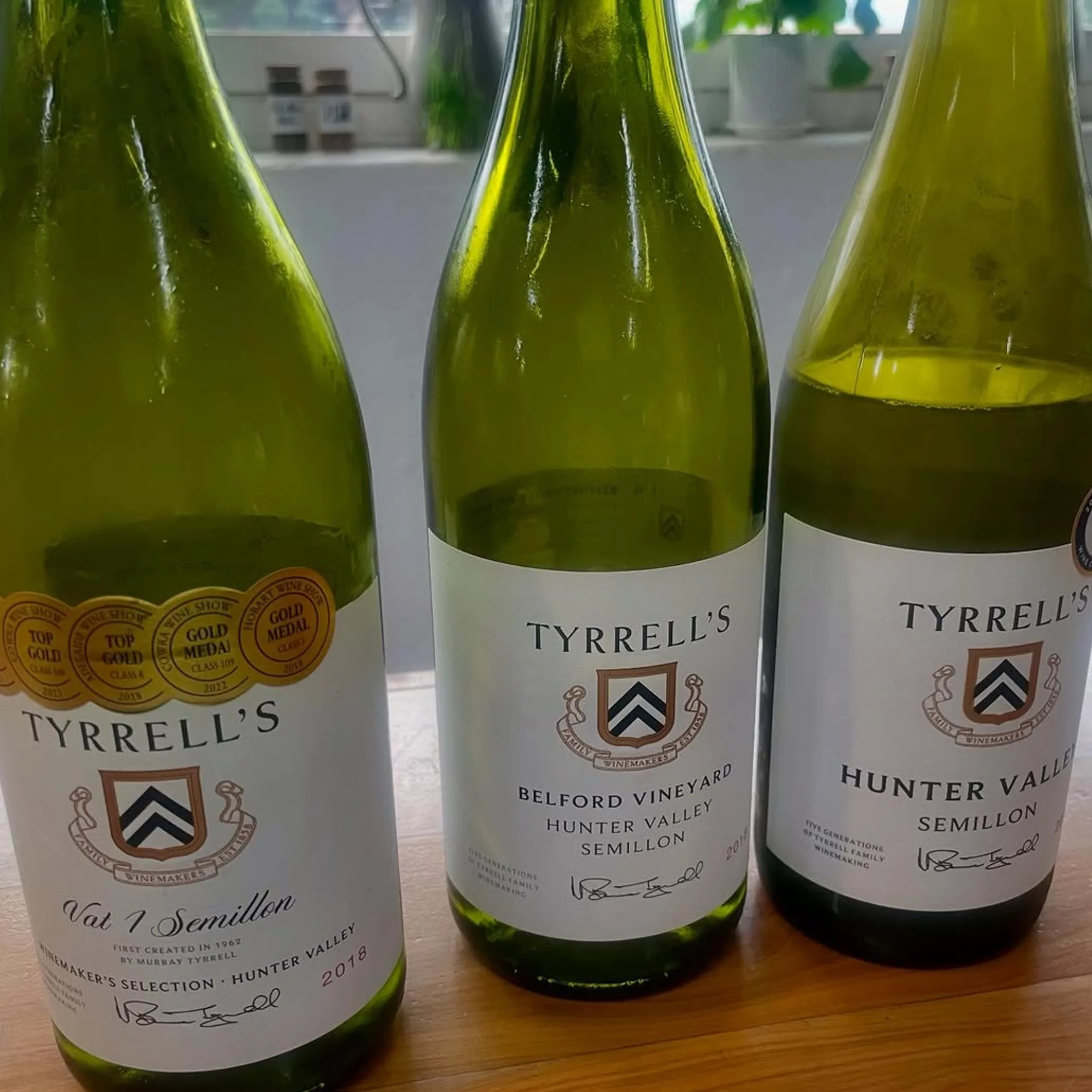 clear photo of australian wine bottles