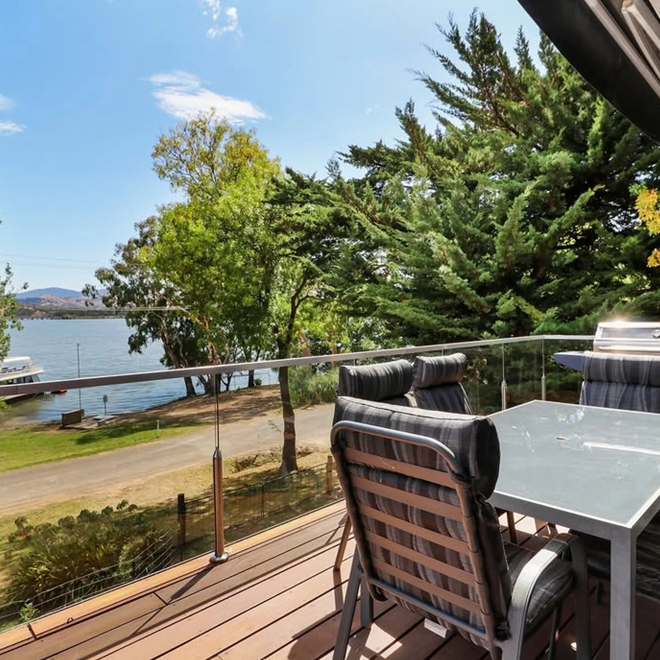 family-friendly lakeside holiday setting