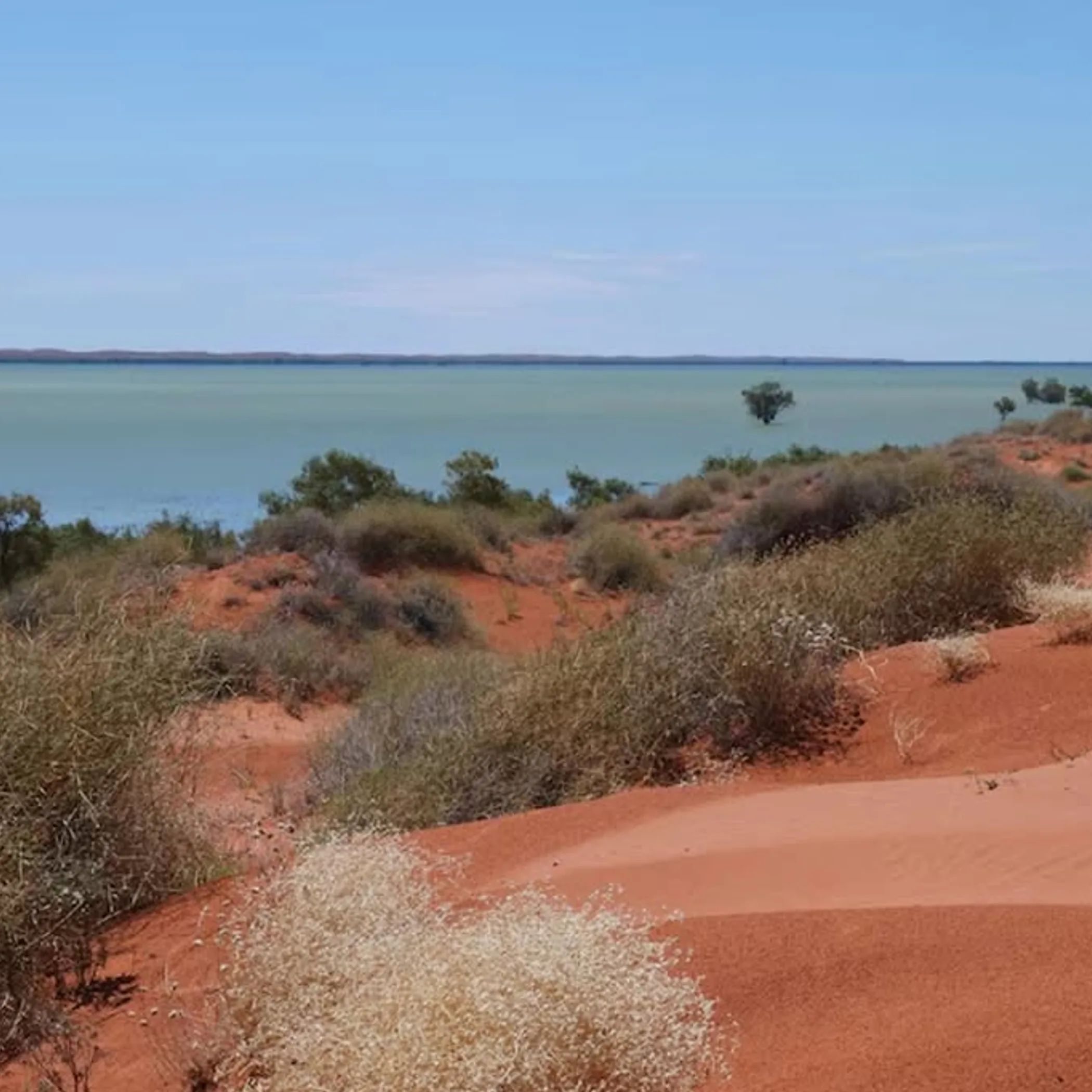 australian lake holiday setting